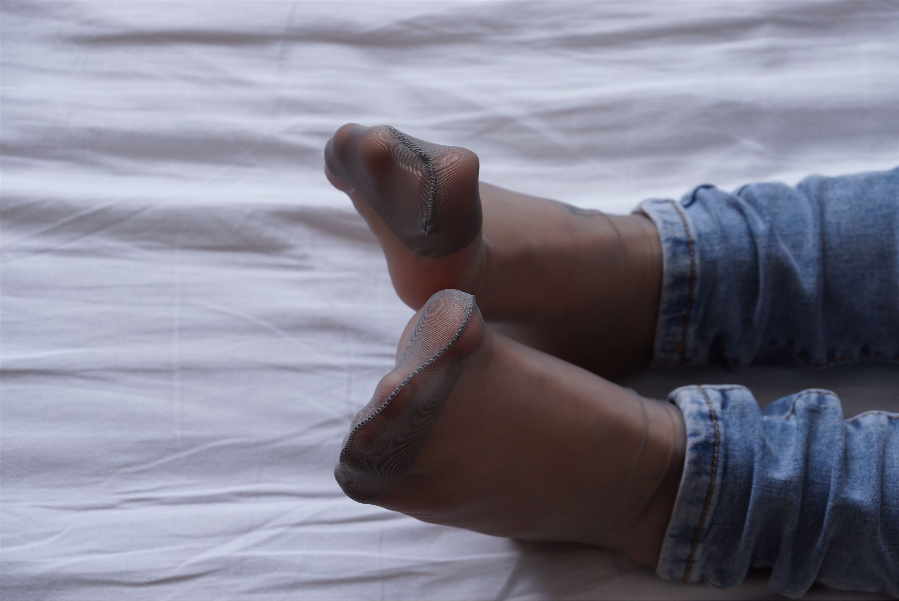 自由摄影 No.005 惬意的周末经典短灰丝陪你看看书